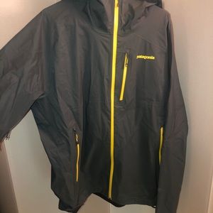 M’s Patagonia Softshell Lightweight Rain Jacket